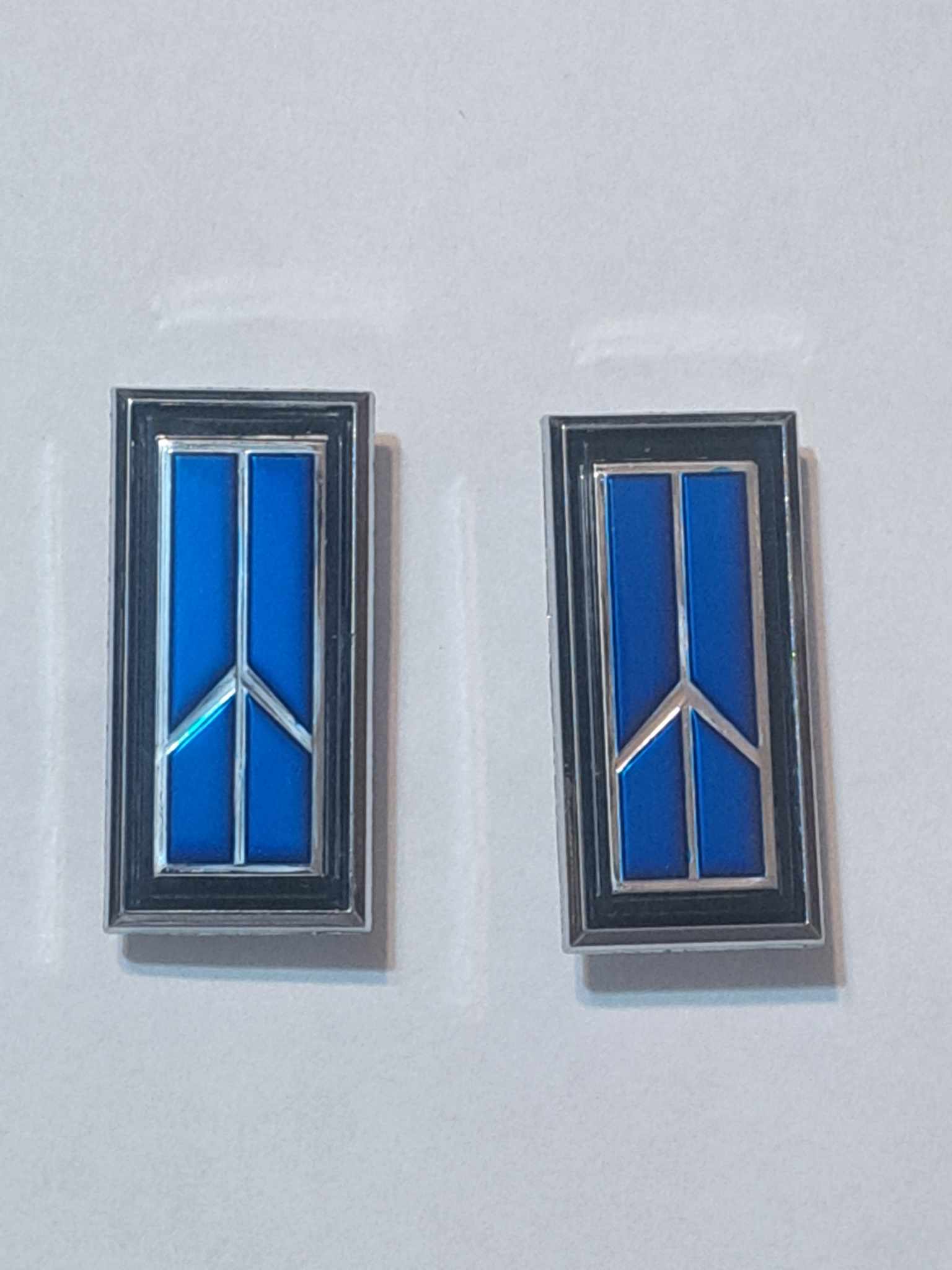 1986-1988 Cutlass Custom Blue Tail Light Center Emblem Set